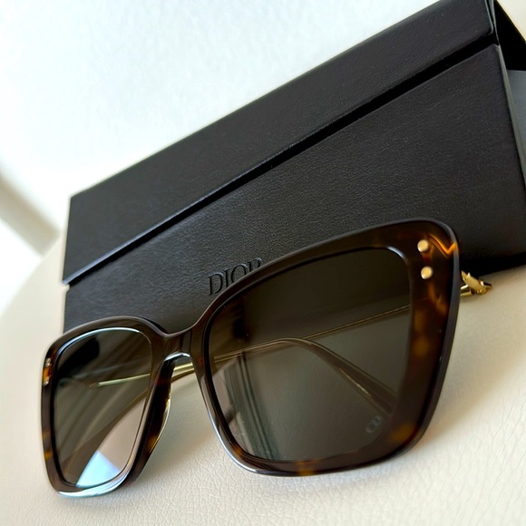 ❌SOLD❌ DIOR *NEW* Miss Dior Tortoise Sunglasses with Case in Excellent Condition - Picture 3 of 14